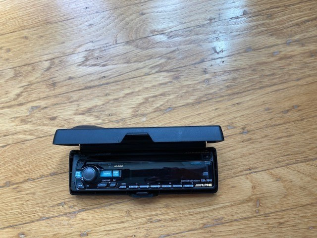 ALPINE CAR AUDIO AMBER AM/FM CD BBE EQ UNIT CDA-7840 REMOTE INC DANCING LIGHTS