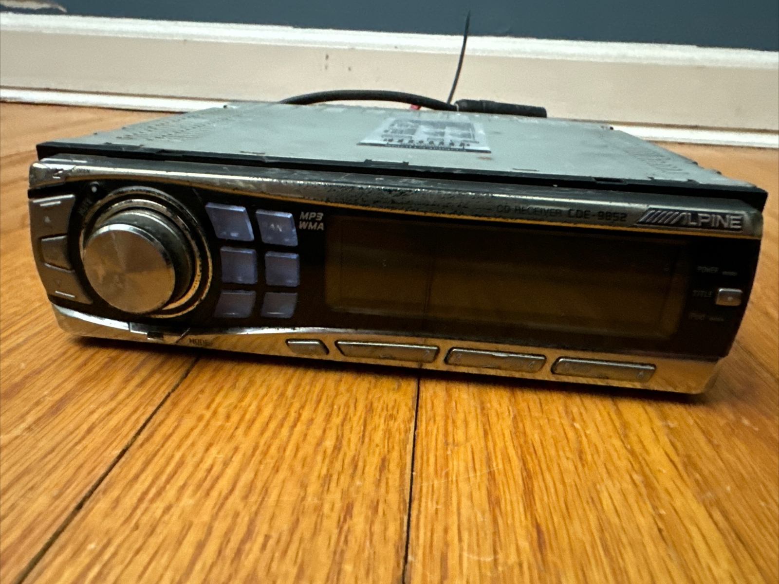 Alpine CDE-9852 CD player MP3/WMA playback Old School AM/FM Radio Stereo