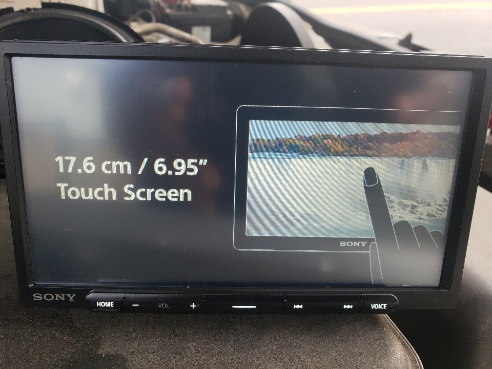 SONY 6.95″ DIGITAL BLUETOOTH MULTIMEDIA RECEIVER XAV-AX4000 CARPLAY/ANDROID