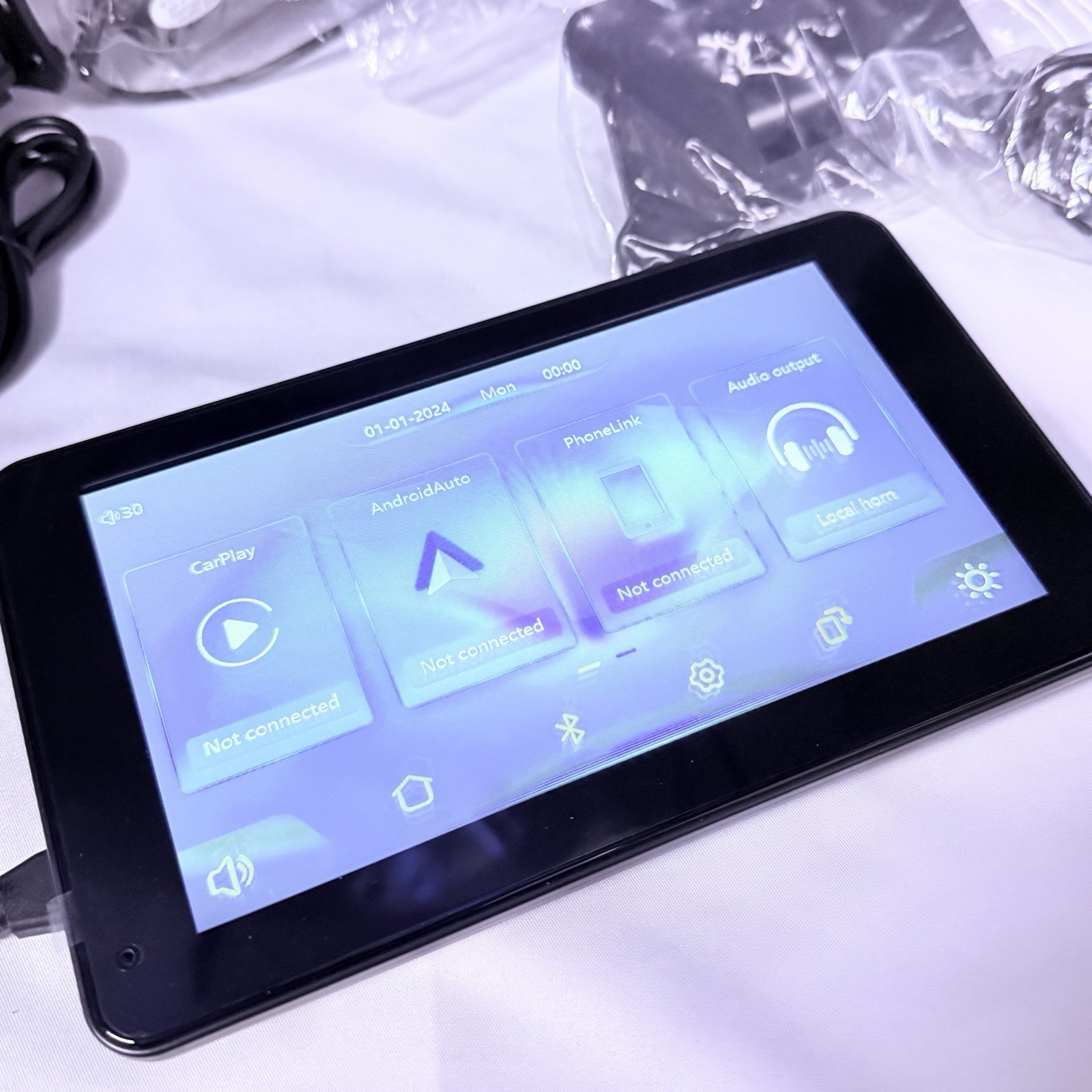 Portable Wireless Apple CarPlay and Android Auto 7″ Touch screen Car Stereo