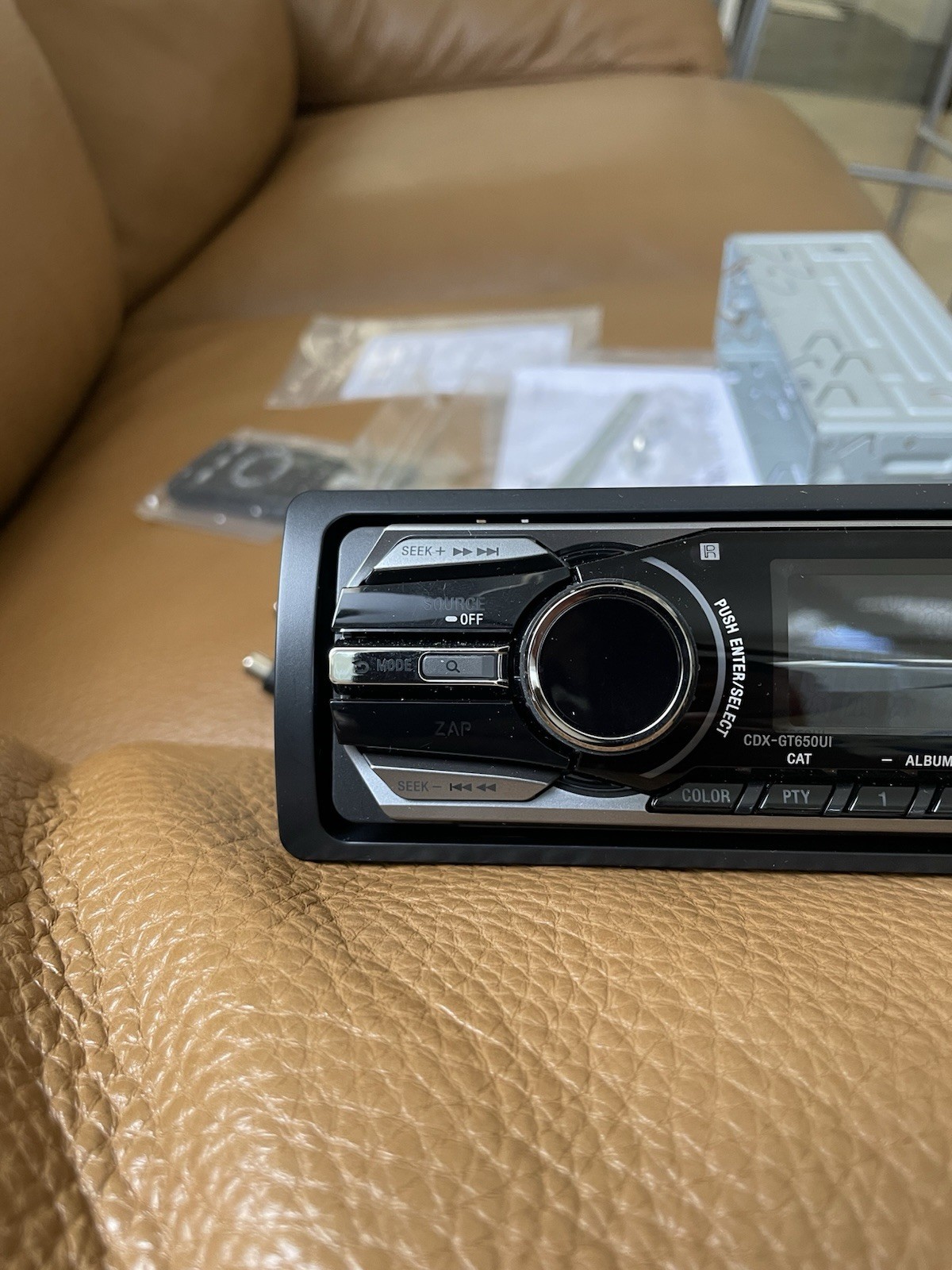 SONY CDX-GT650UI FM/AM/SAT Radio CD Player Car Stereo with USB, AUX and Remote