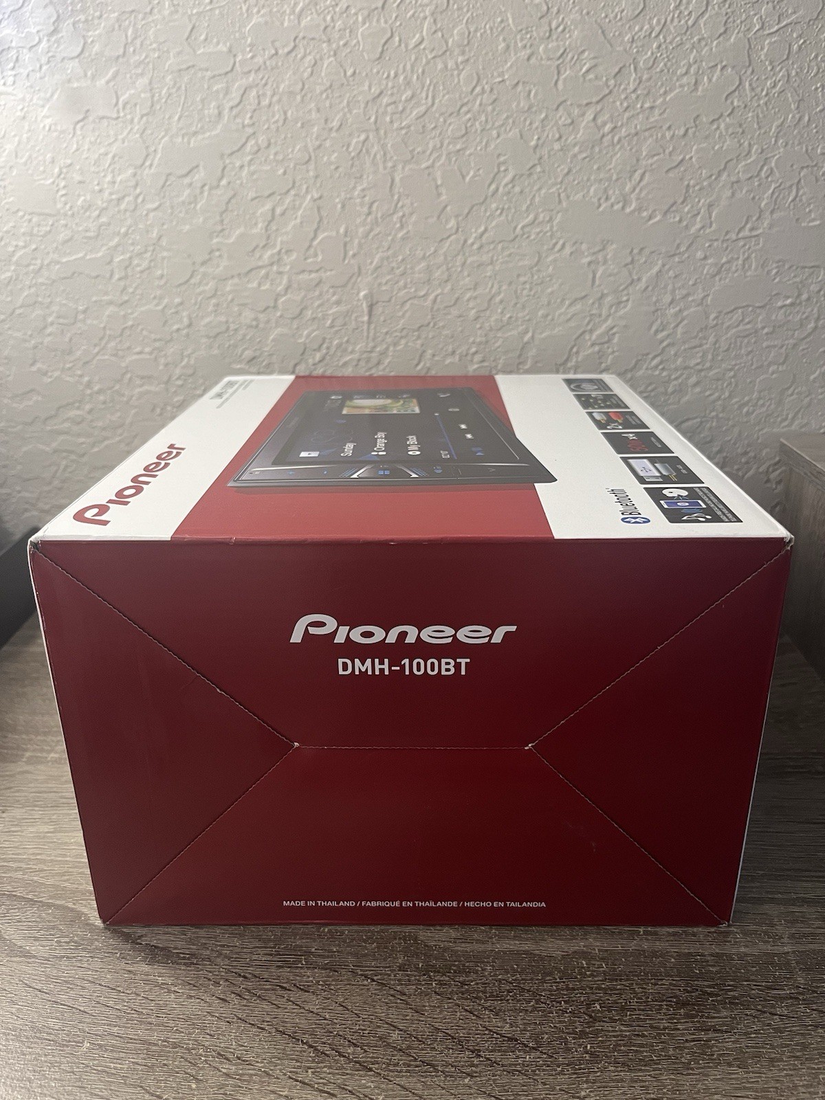 Pioneer DMH-100BT 6.2″ Touchscreen Double DinReceiver Stereo Bluetooth Android