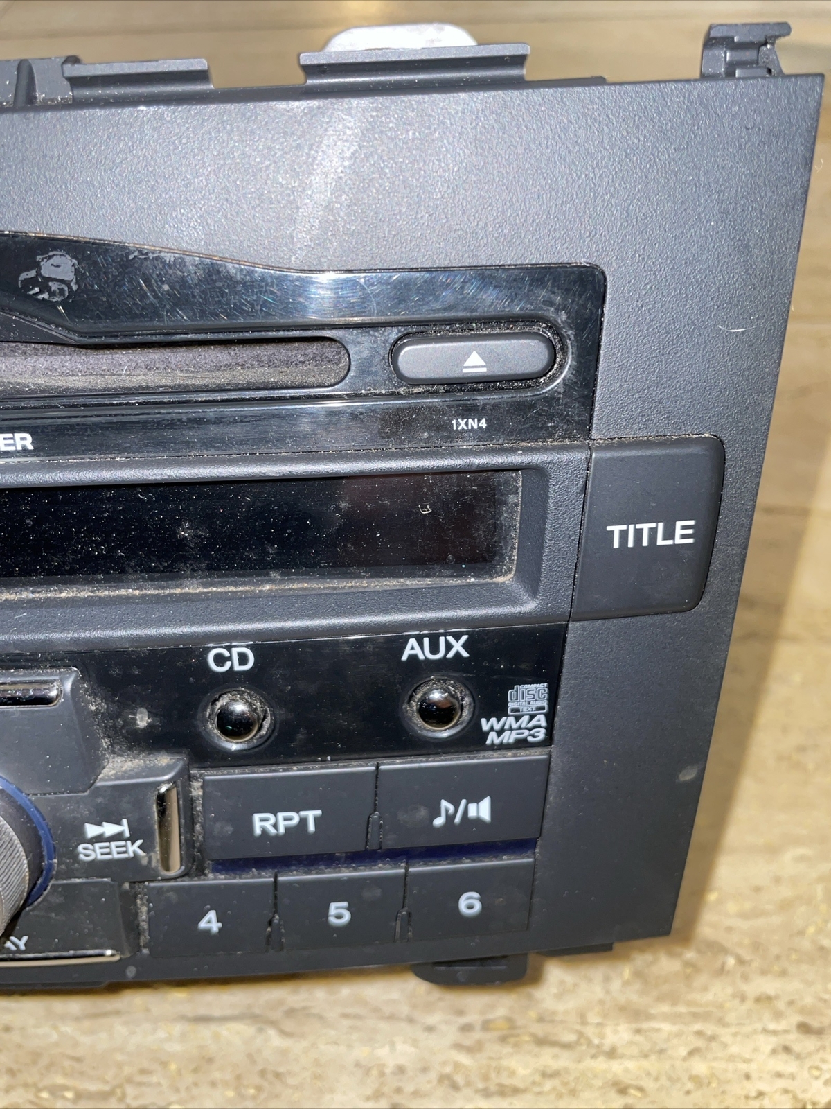 2011 Honda CRV AM FM 6 disc CD radio receiver 39100-SWA-A011-M1 OEM Not Tested