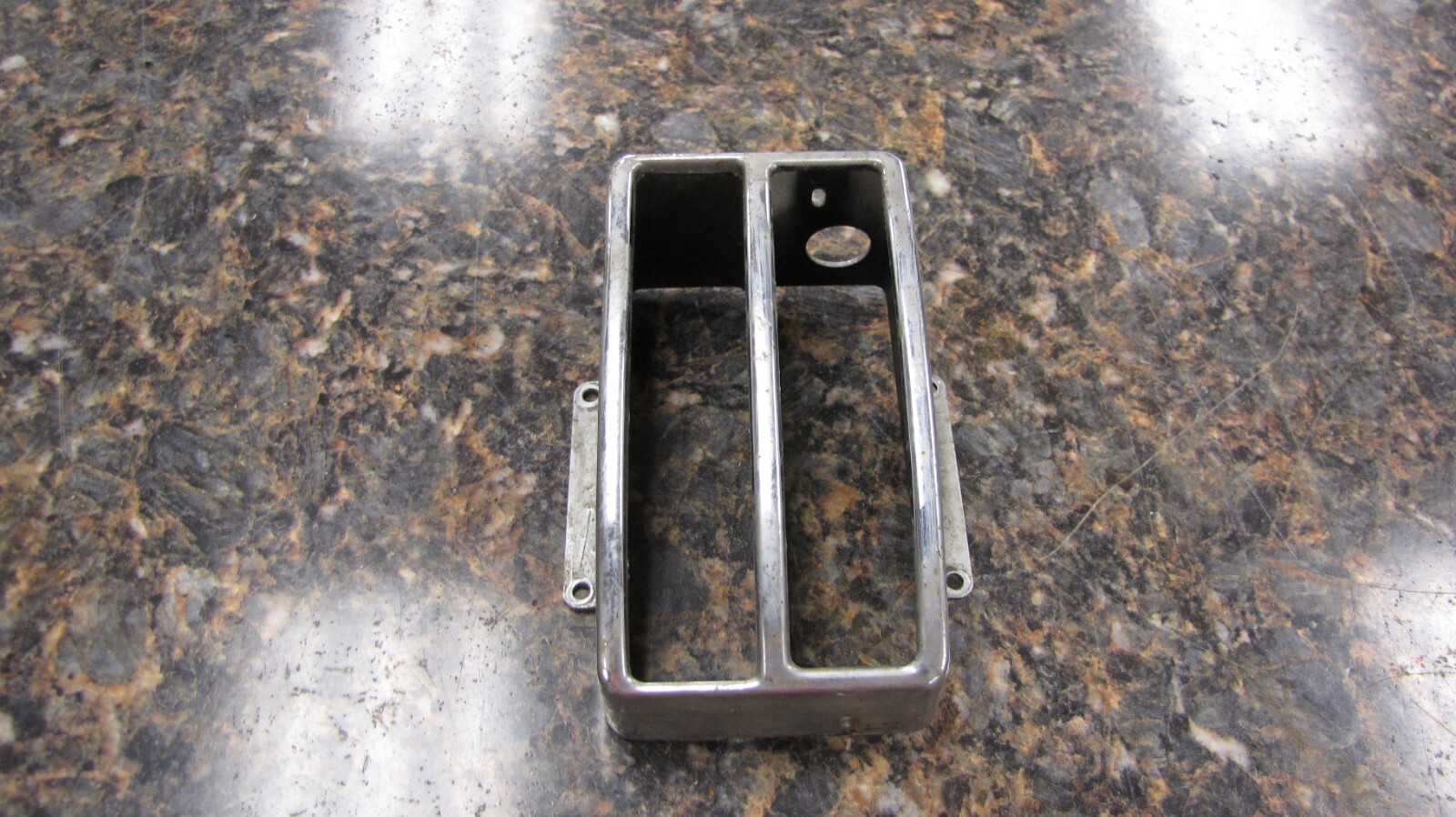 1949 1950 Chevrolet Sedan AM PB Car Radio Chrome Face Plate Model #986240 – BQ47
