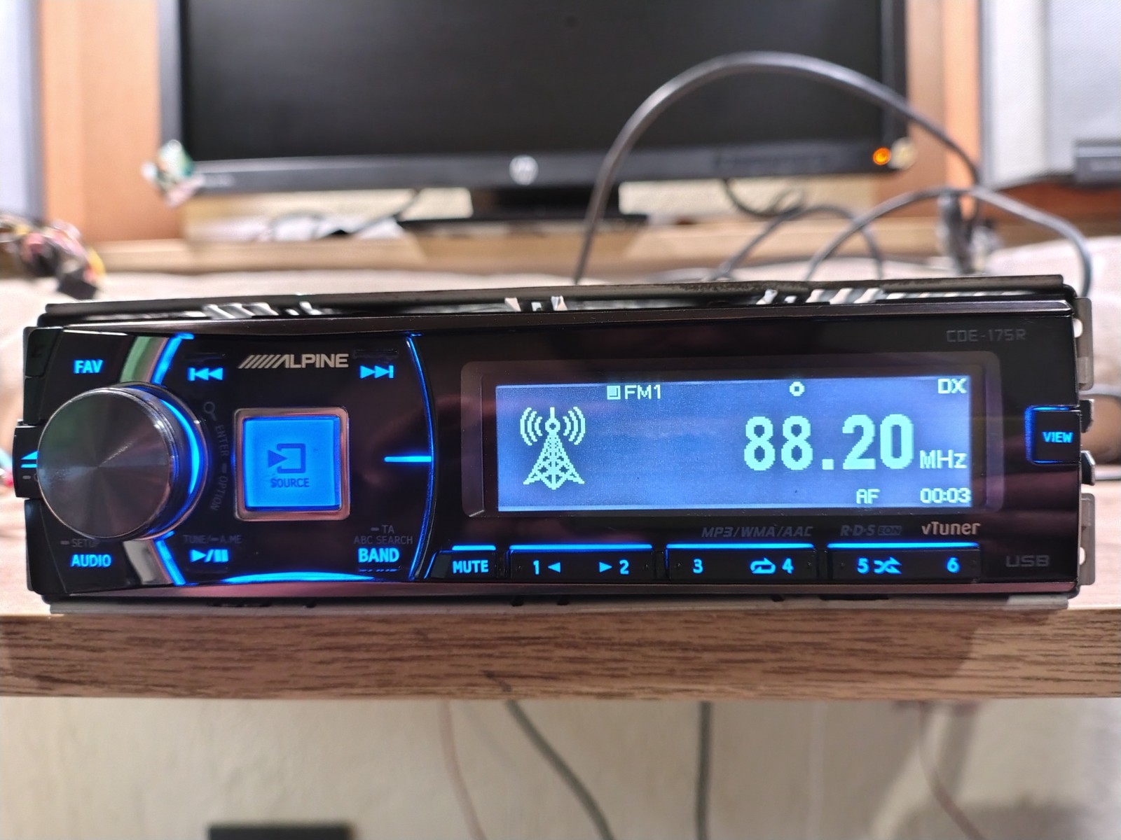 Alpine CDE-175R Car Stereo Mobile Media Station Fully Working Great Shape