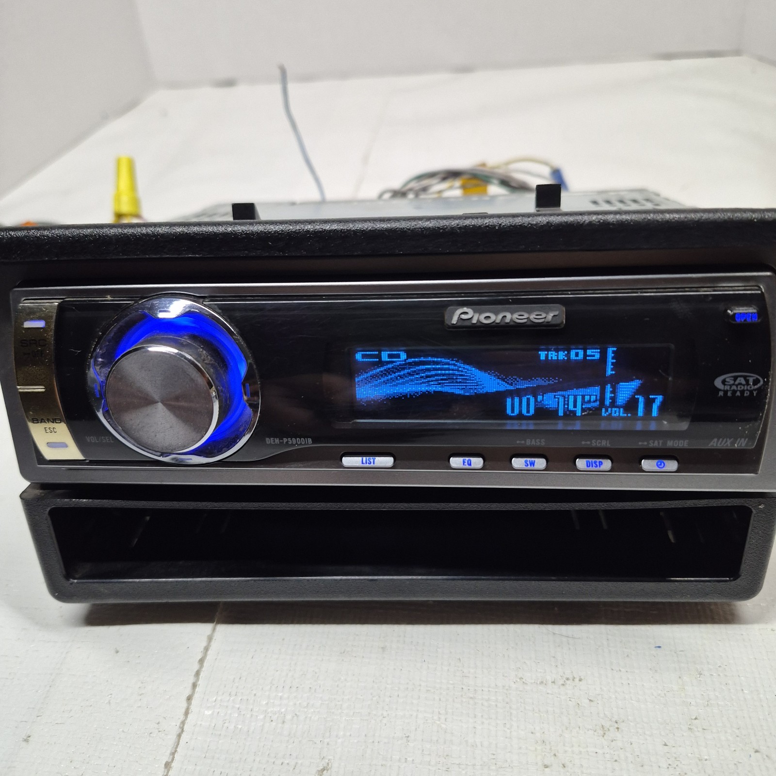 Vintage PIONEER DEH-P5900IB CD mp3 PLAYER 4V Preout REMOTE Control Blue Graphics