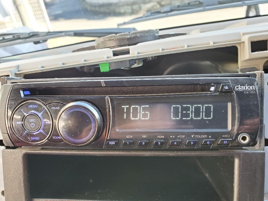 Clarion CZ101 CD/MP3/WMA RECEIVER AM FM CD Player 1DIN MAX45W x4ch DC14.4V