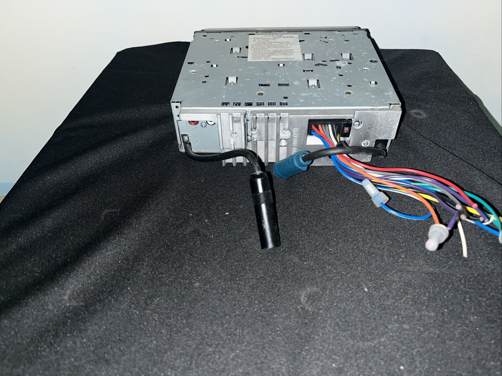 Alpine CDE-9852 CD Player In Dash Receiver