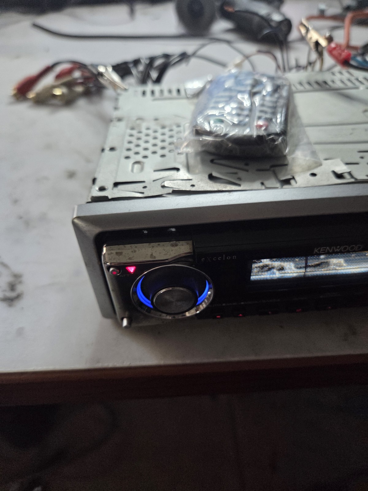 Kenwood Execelon KDC-X789 CD Player In Dash Receiver, Remote Aux 5 Volts