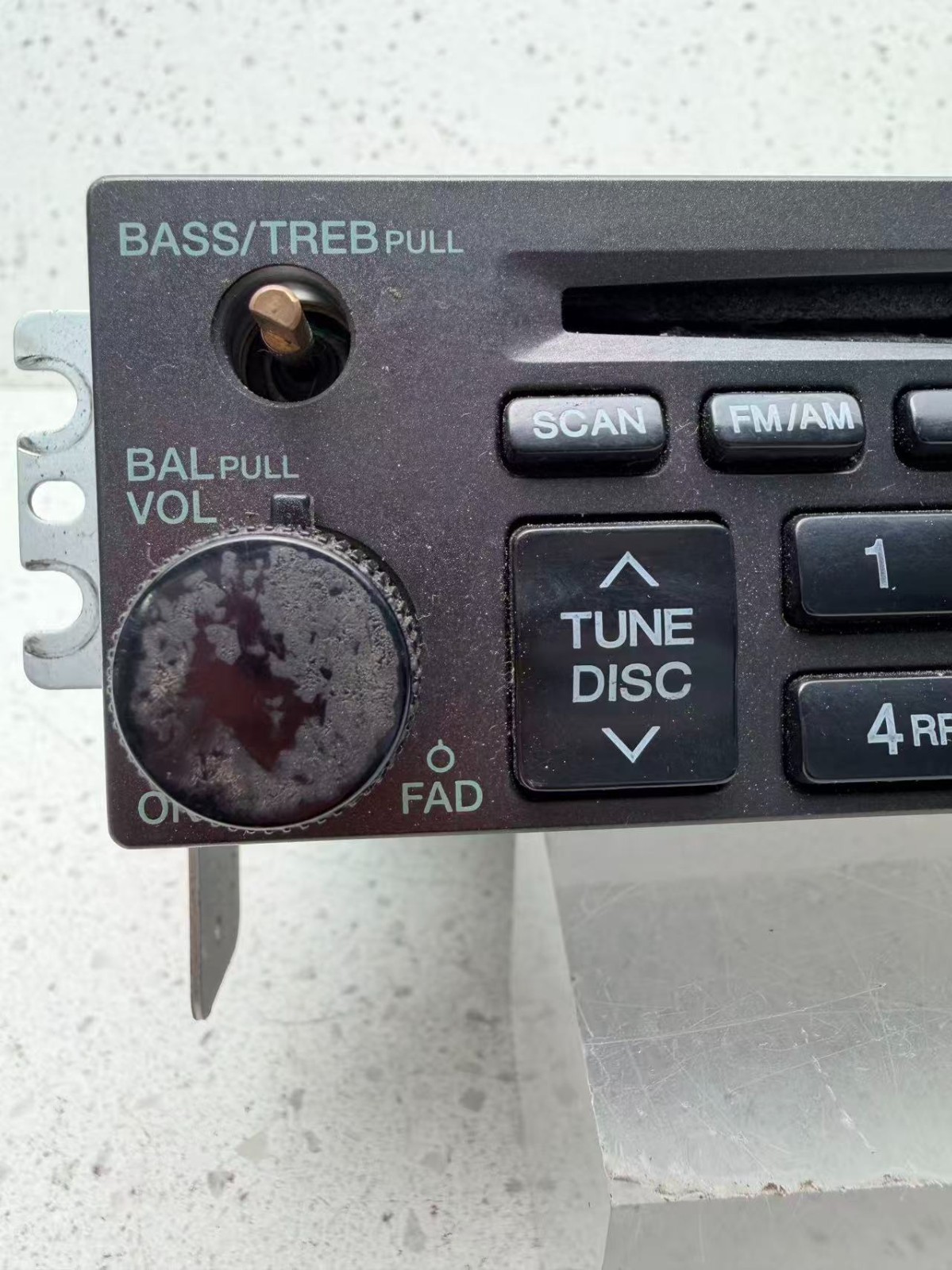 Hyundai Factory CD FM/AM Radio Part No. 96160-2D101AX H-260JU