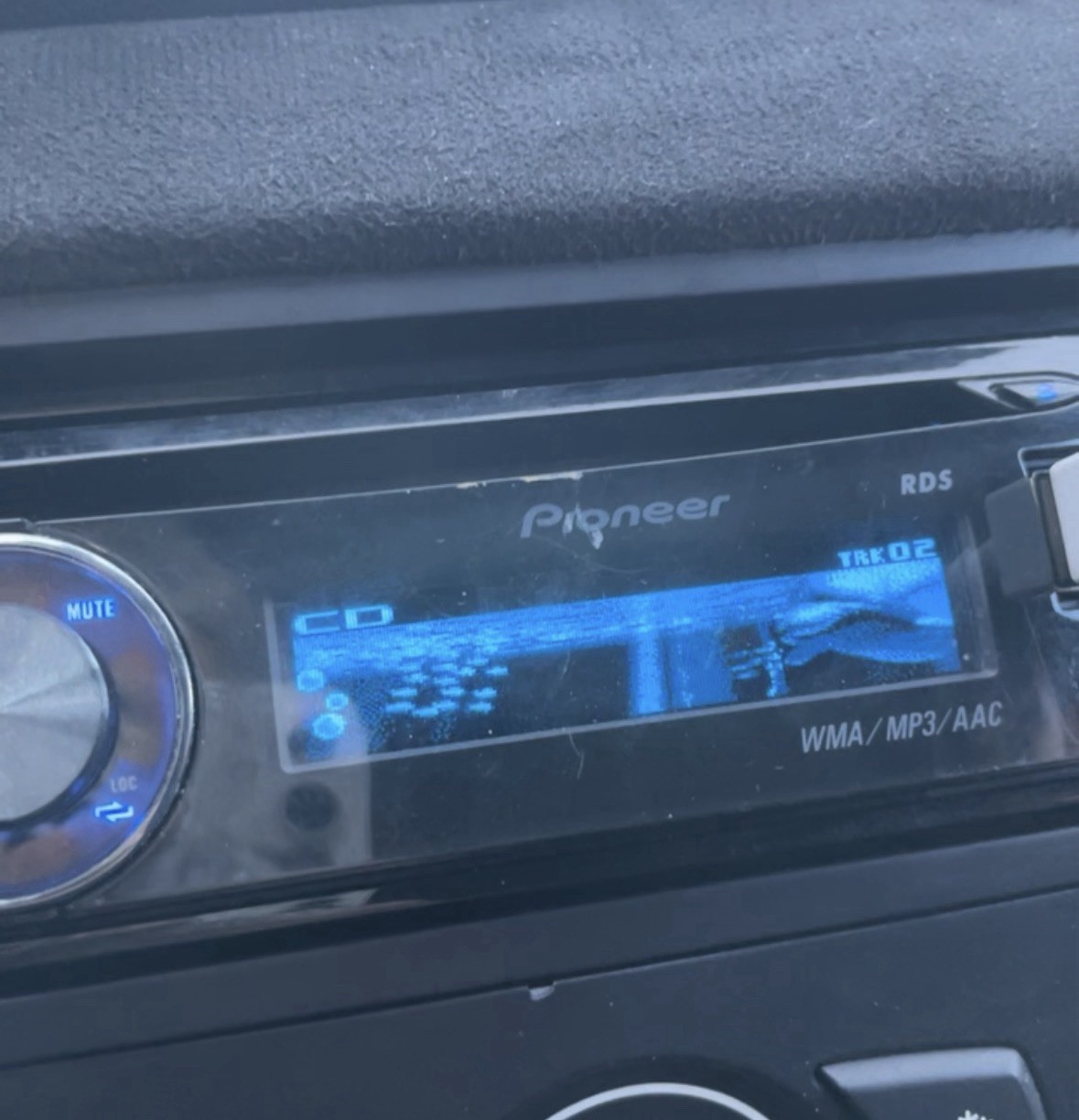 Old School Pioneer Defaceable CD Player Radio With USB Working Deh-p5100ub