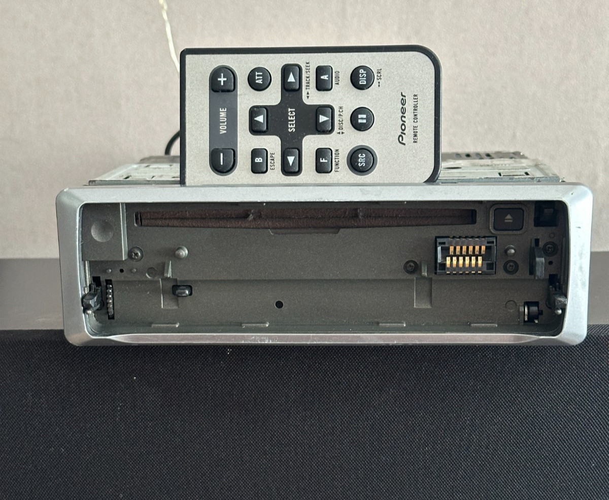 Pioneer DEH-P70BT Old School Radio Bluetooth