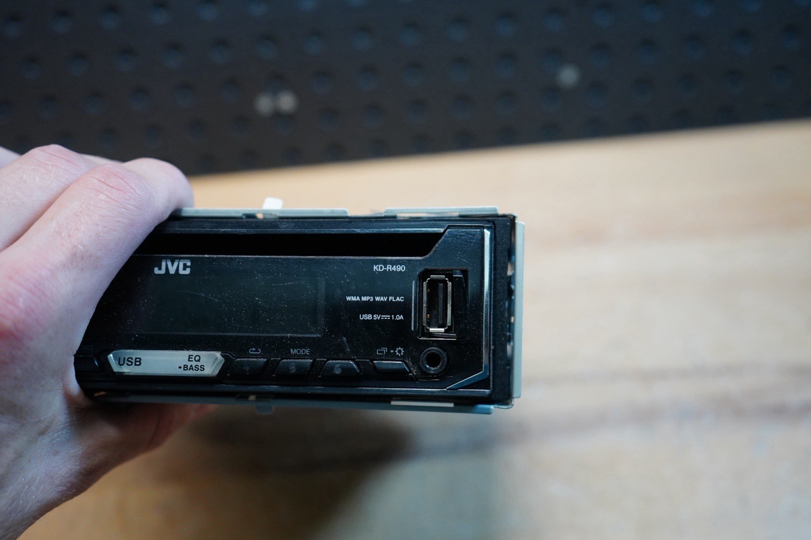 JVC KD-R490 CD Receiver featuring USB/AUX Input – Used