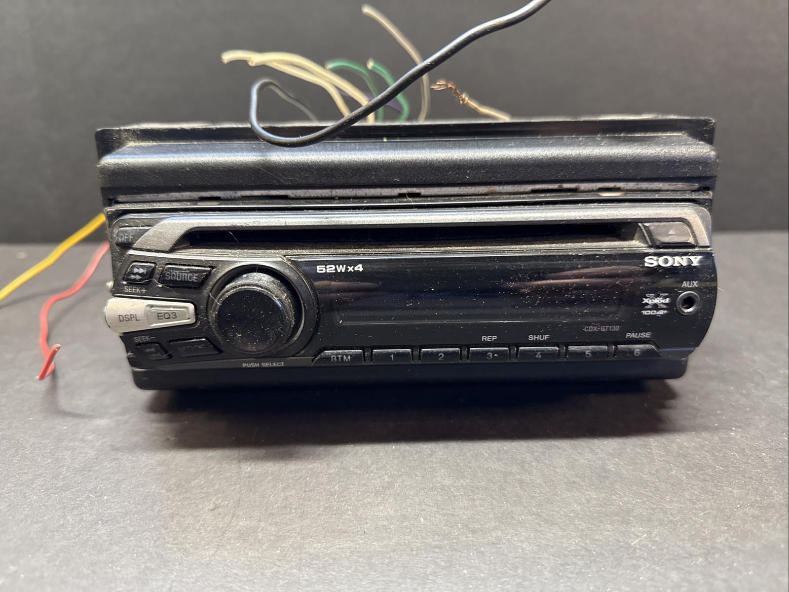Sony 52wx4 AM/FM Compact Disc Player Car Stereo CDX-GT130 Untested