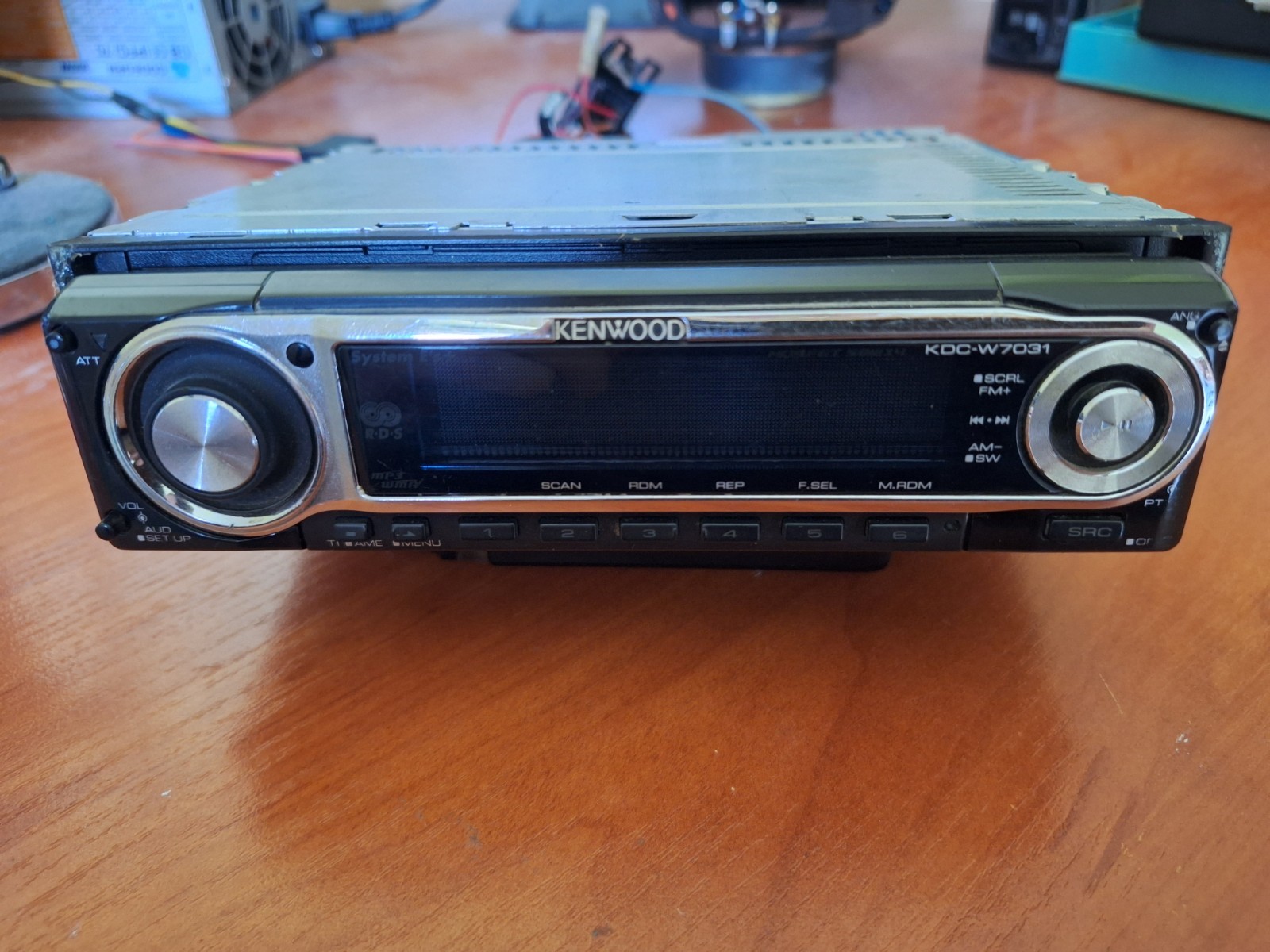 Kenwood KDC-W7031 – High-End CD Receiver with Graphic Display | Tested