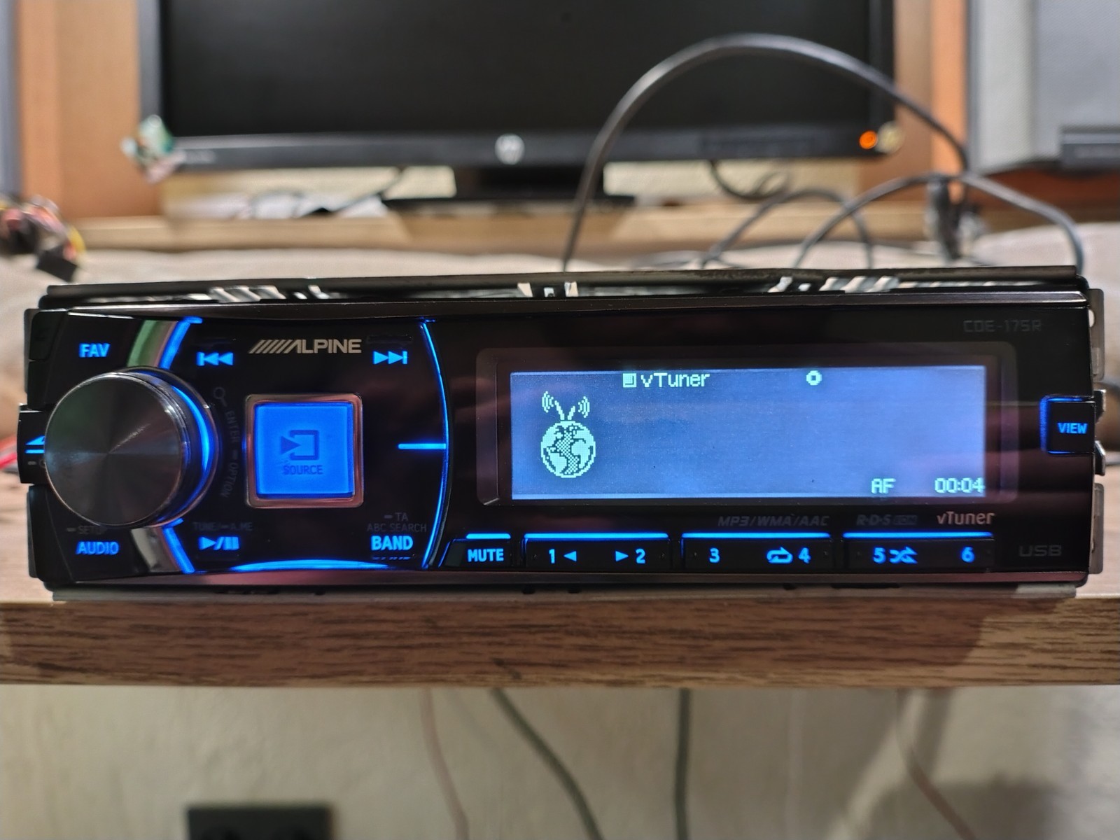 Alpine CDE-175R Car Stereo Mobile Media Station Fully Working Great Shape