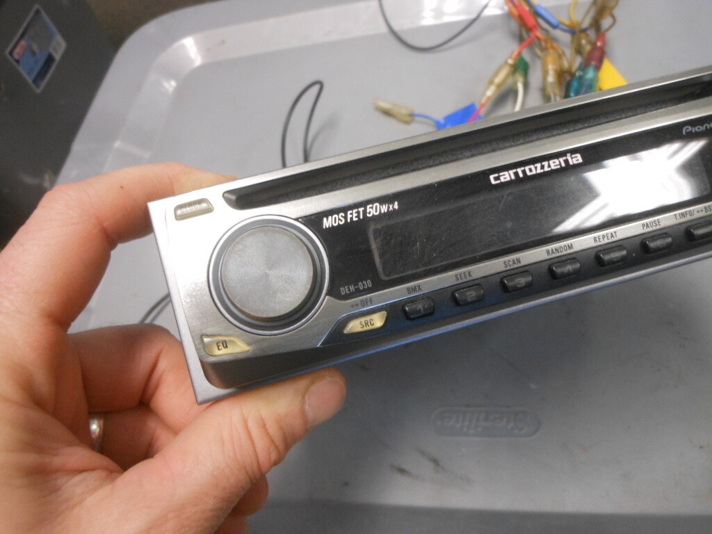 Pioneer Carrozzeria JDM AM FM Tuner WMA MP3 CD Player Stereo Radio DEH-030