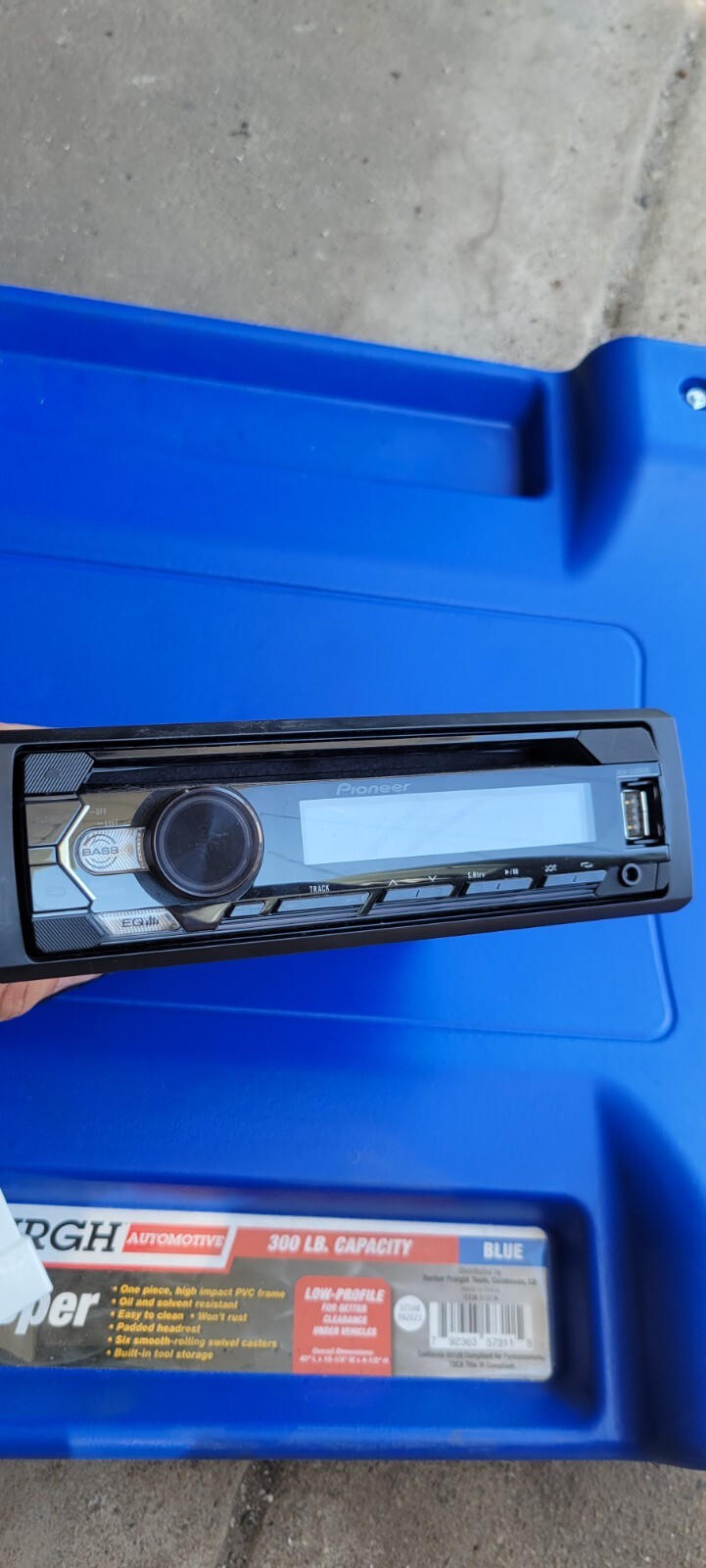 PIONEER Single-Din in-Dash CD Player with USB Port DEH S1200UB
