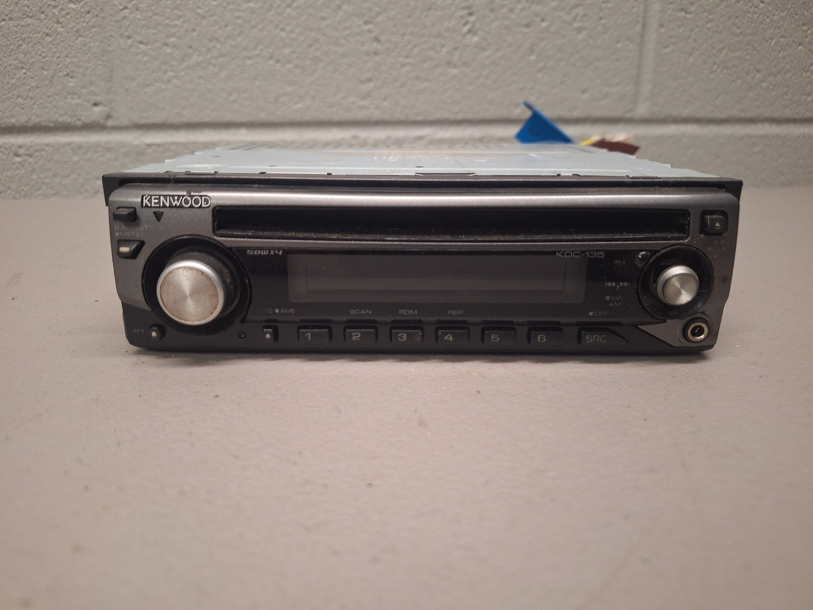 KENWOOD KDC-135 HIGH POWERED CD STEREO RECEIVER 50WX4 DETACHABLE FACE Radio