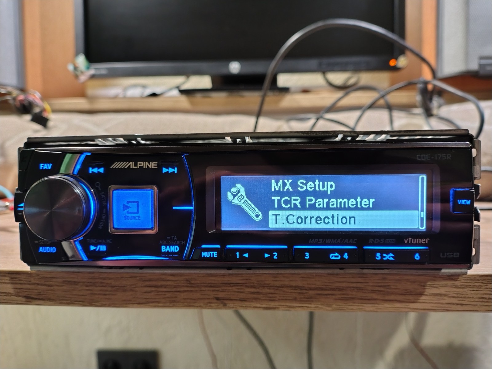 Alpine CDE-175R Car Stereo Mobile Media Station Fully Working Great Shape