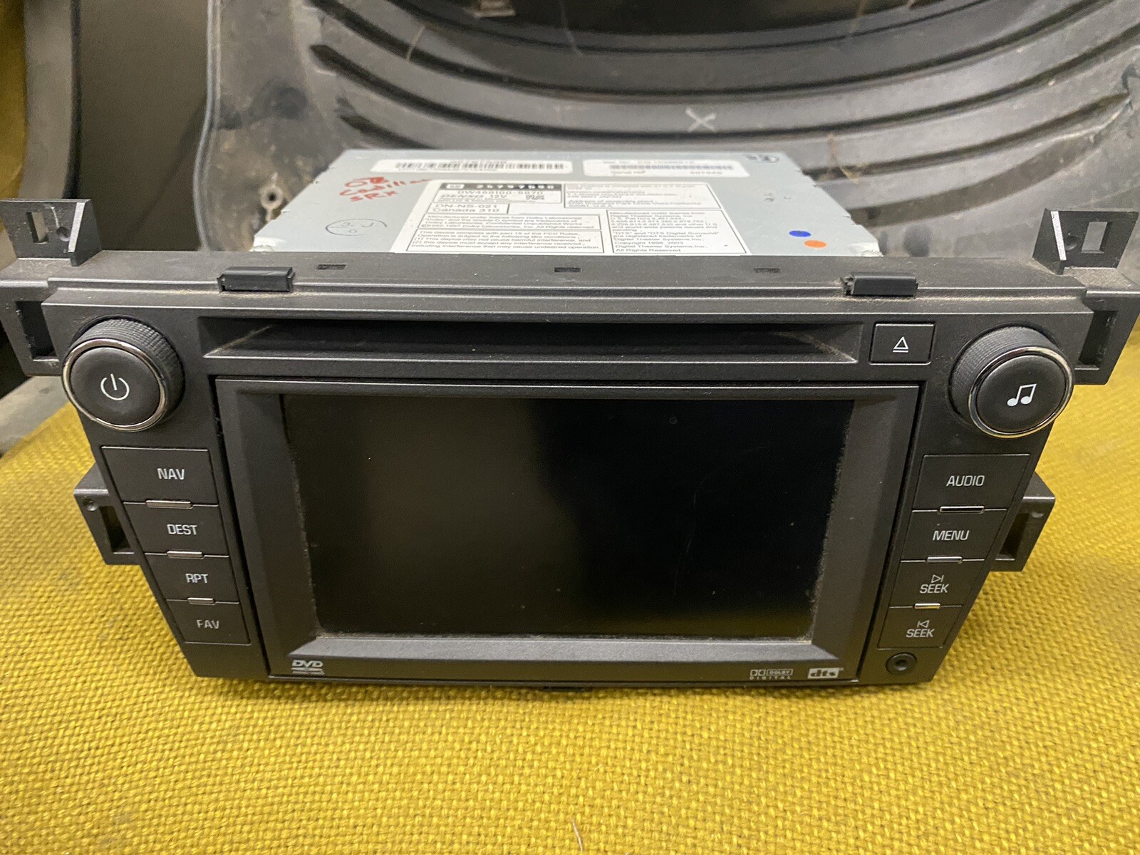07 08 Cadillac SRX AM FM CD navigation DVD radio receiver OEM 25797598