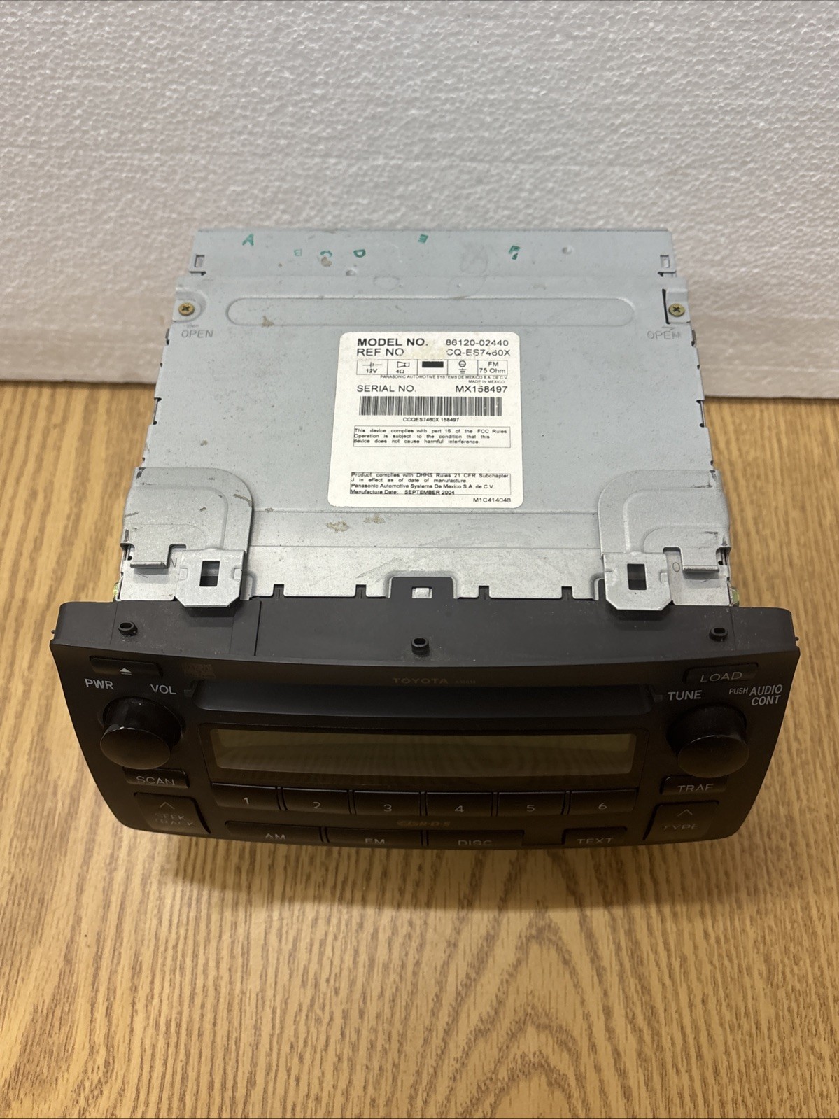 Toyota AM FM Radio CD Player 86120-02440 OEM ***Untested