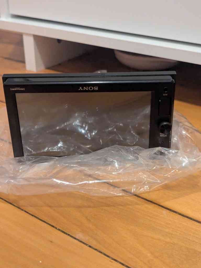 Sony XAV-AX1000 6.2″ Apple CarPlay Media Receiver with Bluetooth