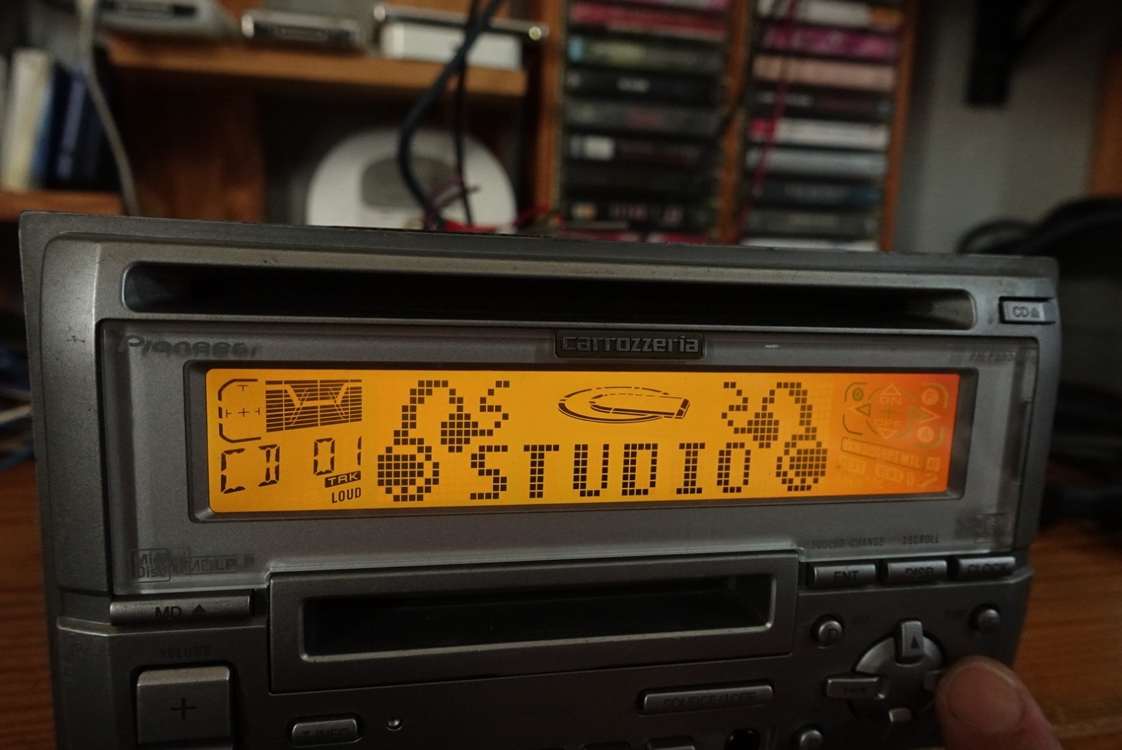 Pioneer Fh-P555MZ. 2 Dins- CD/MD/Aux-Bluetooth Player. BBE/Surround Mode.