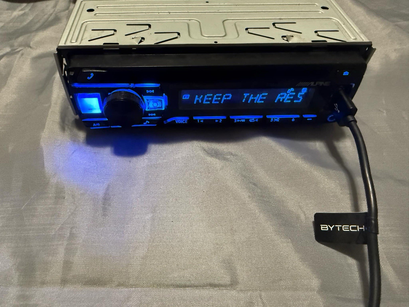 ⭐️PARTS OR REPAIR⭐️ Alpine CD Receiver With Built in Bluetooth-(Cde-172bt)