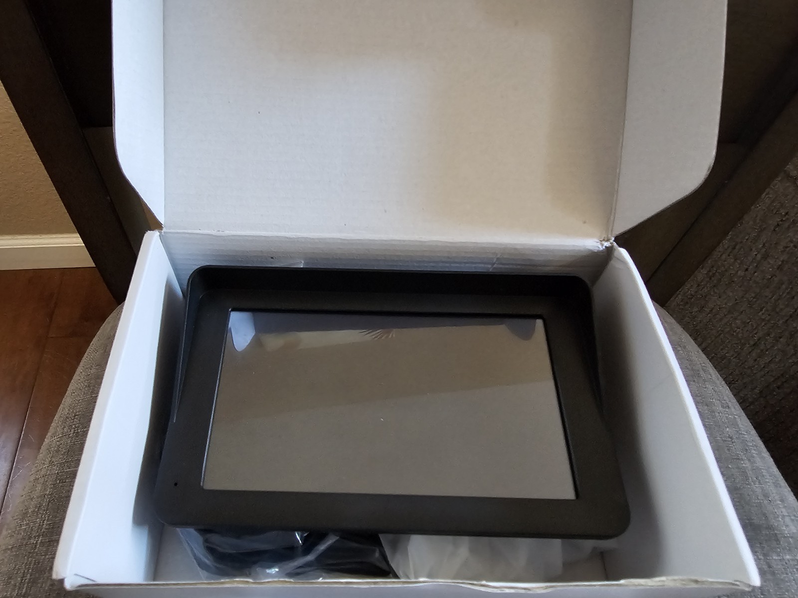 Brand New Portable 7” Wireless Touch Screen Car Stereo Apple Android Compatible