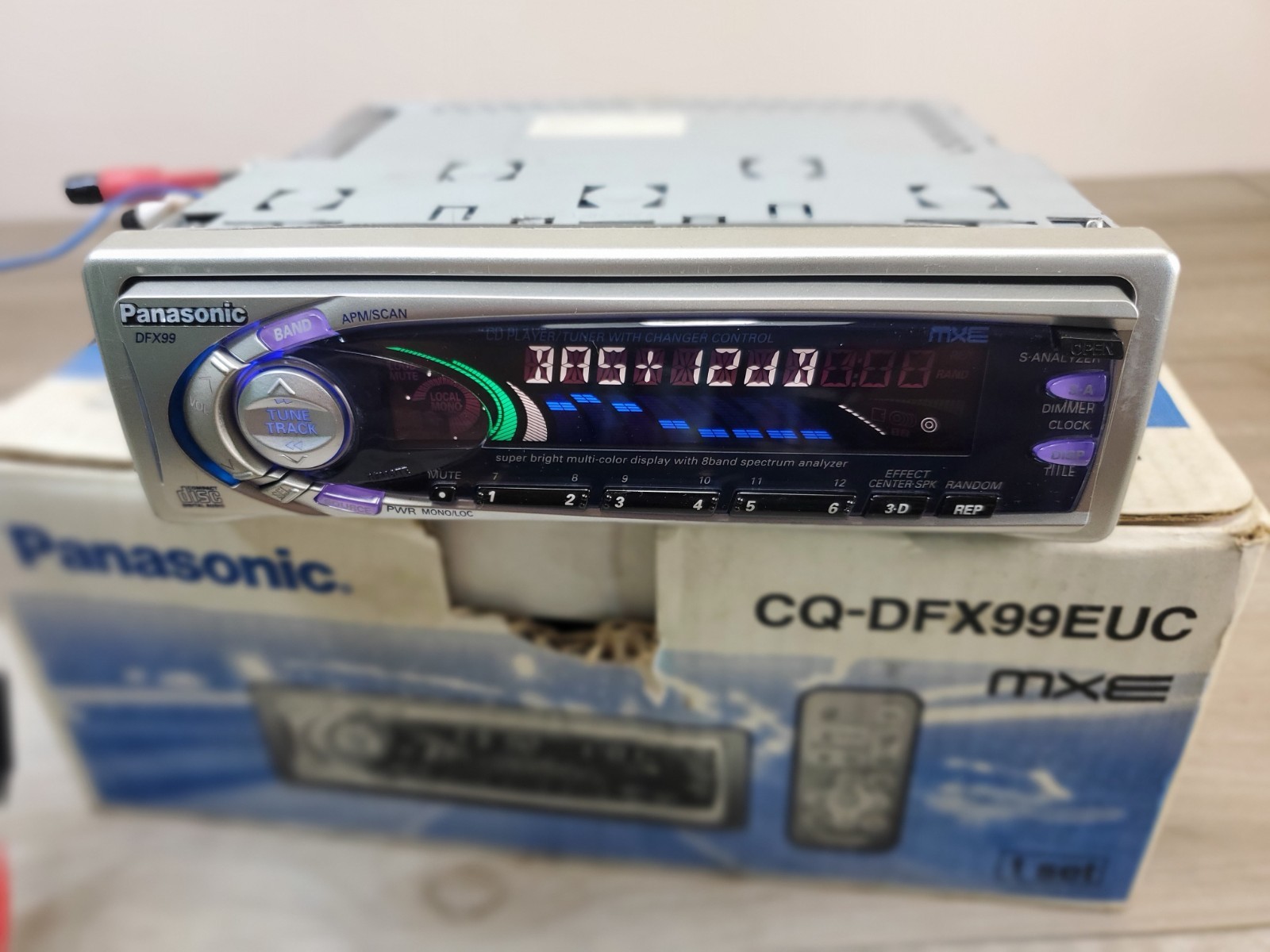 Panasonic CQ DFX-99EUC 5volts car cd player eq spectrum analyzer radio