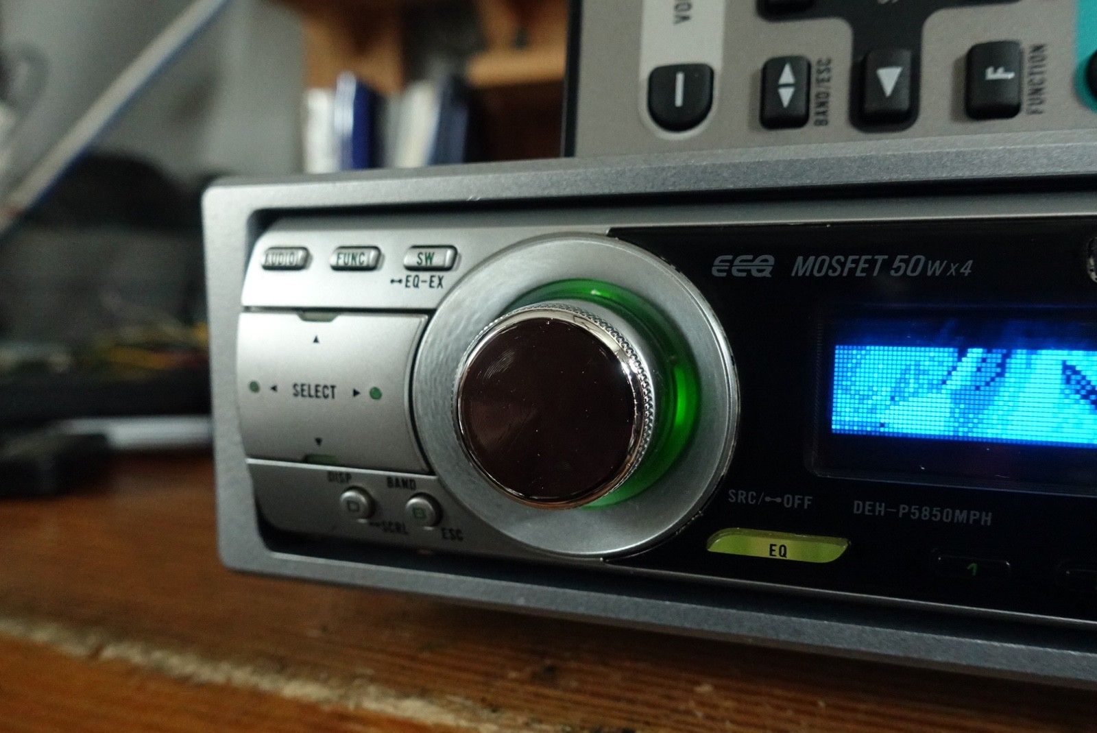 Pioneer DEH-P5850MPH. CD Player In Dash Receiver.Aux-Bluetooth. US Fm Tuner.