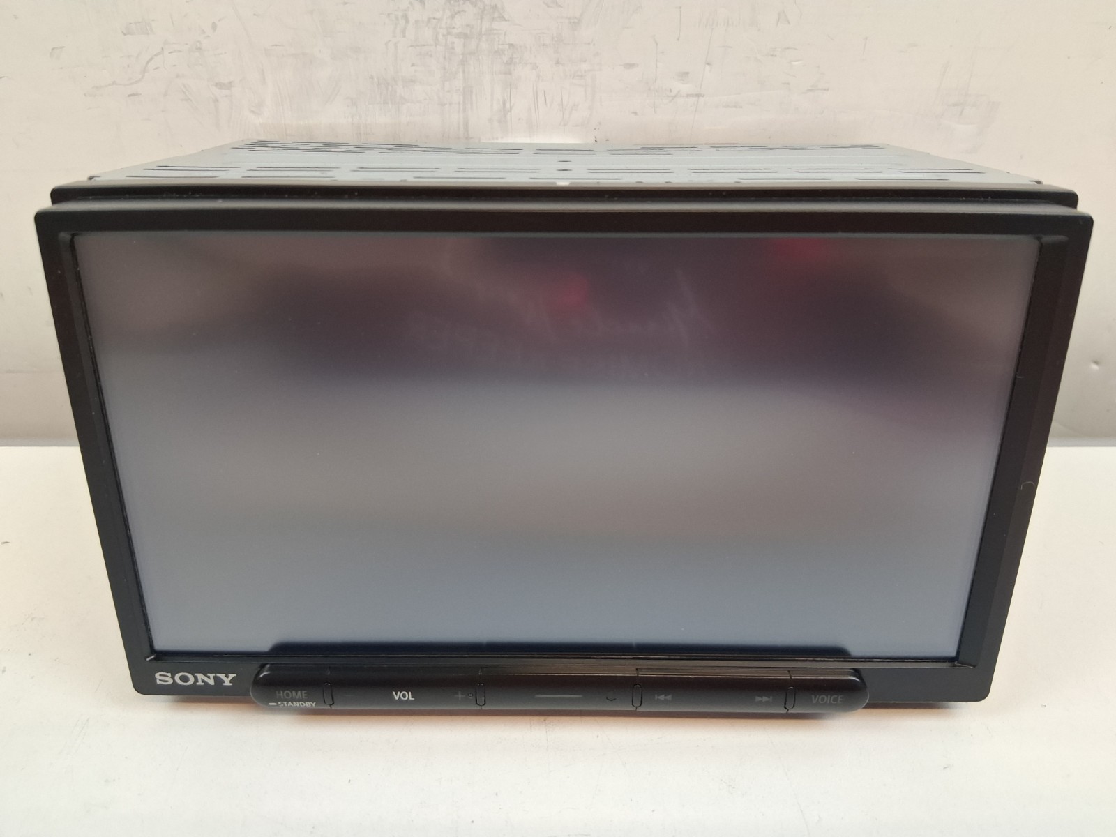 Sony XAV-AX4000 6.95″ Wireless CarPlay/Android Auto, & Maestro Connectivity