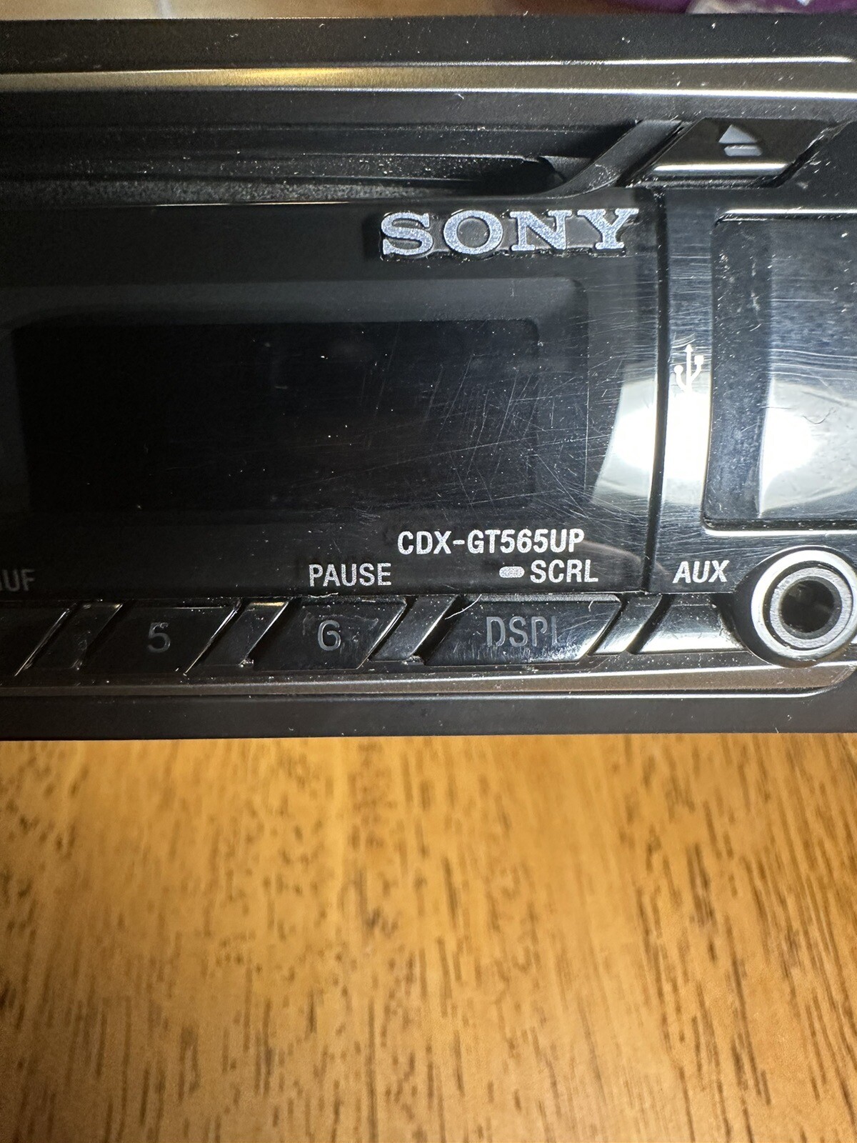 Sony CDX-GT565UP FM/AM Compact Disc Player Sirius XM W/ Remote.. Works Great!