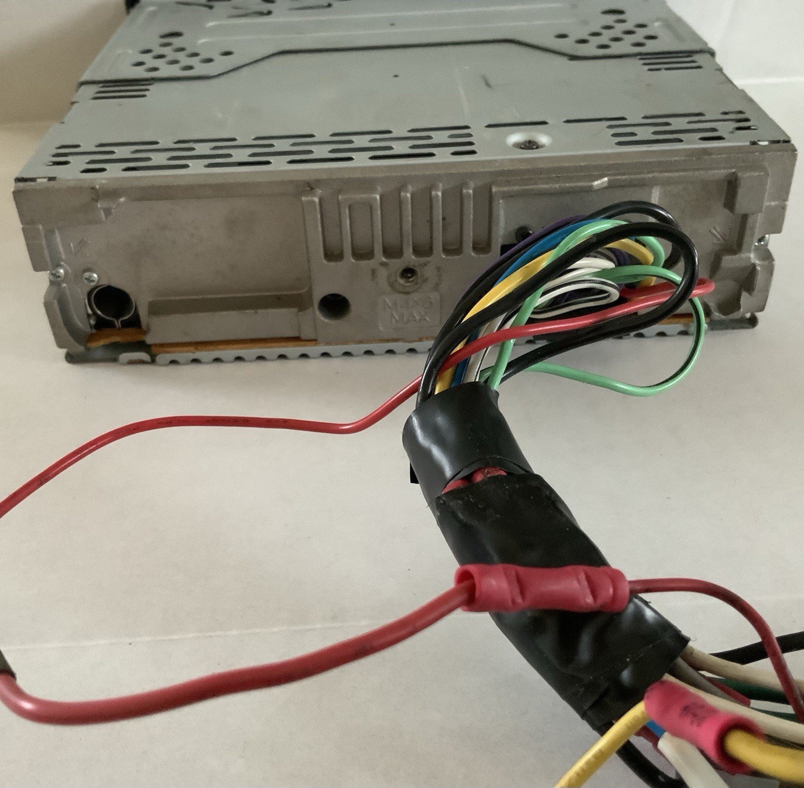 Sony CDX-GT11W Indash FM/AM Radio CD Player Untested, Parts