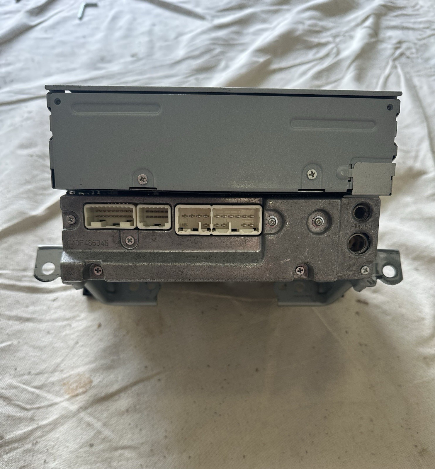 Toyota OEM 2 DIN AM/FM Satellite Ready MP3 CD Radio Head Unit 86120-0C181