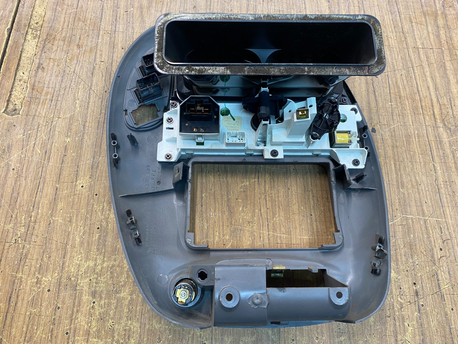 Ford Falcon AU S1 Dash A/C Stereo Control Surround