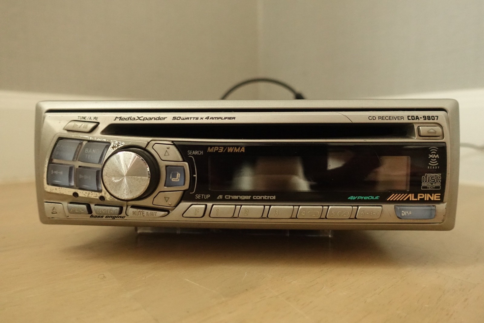 Alpine CDA-9807. CD/Fm108/Aux-Bluetooth Player.