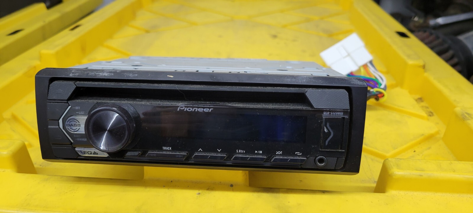 Pioneer DEH-S1200UB CD Receiver Head Unit
