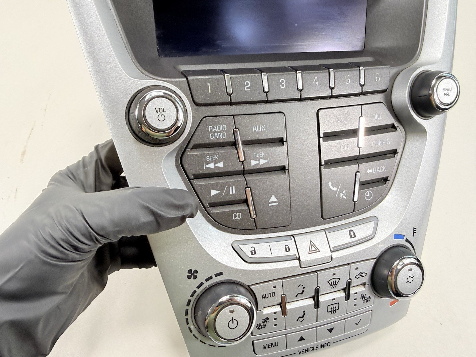 2010-2011 Terrain Equinox Radio Climate Heater AC Control Panel 20906739 OEM