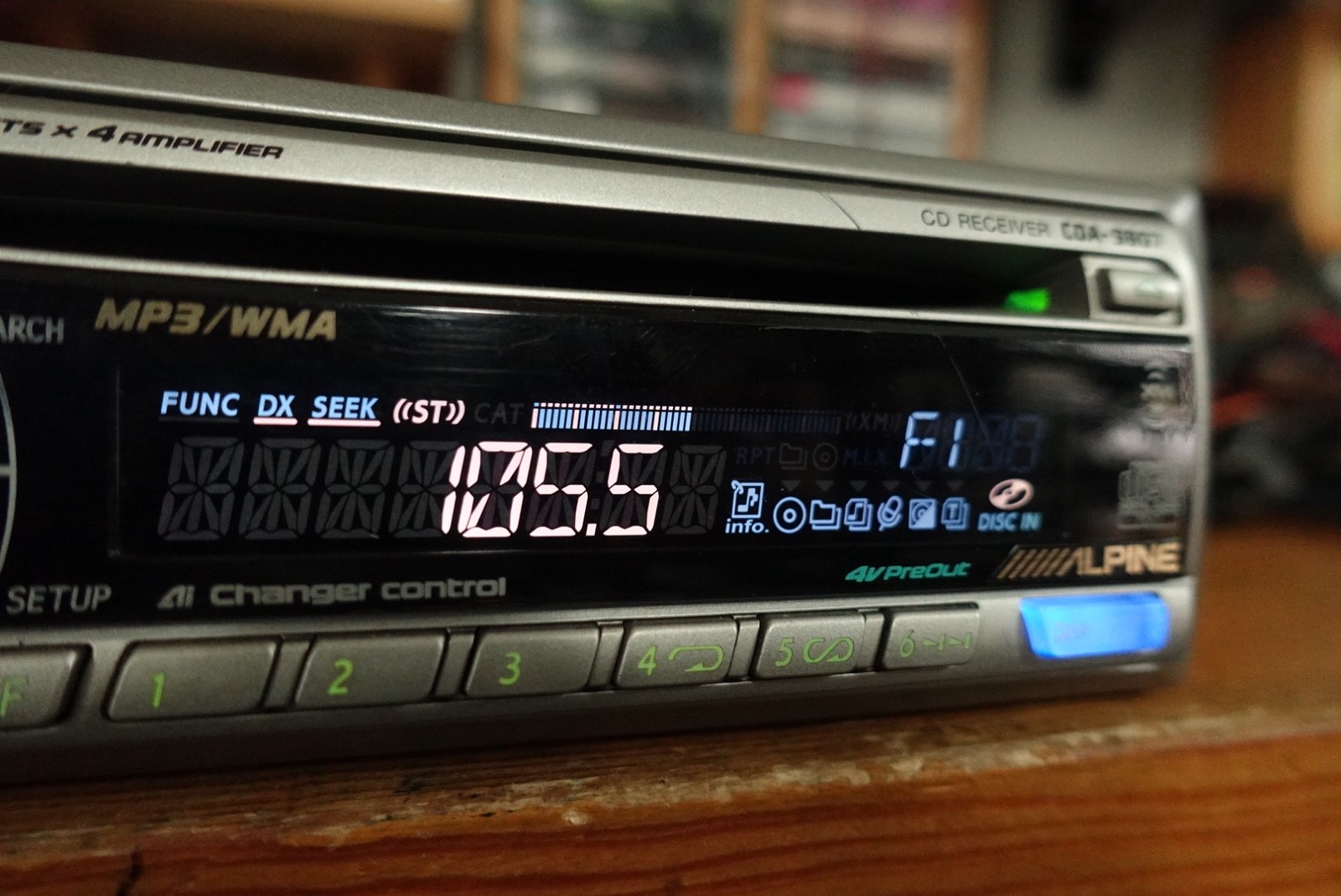 Alpine CDA-9807. CD/Fm108/Aux-Bluetooth Player.