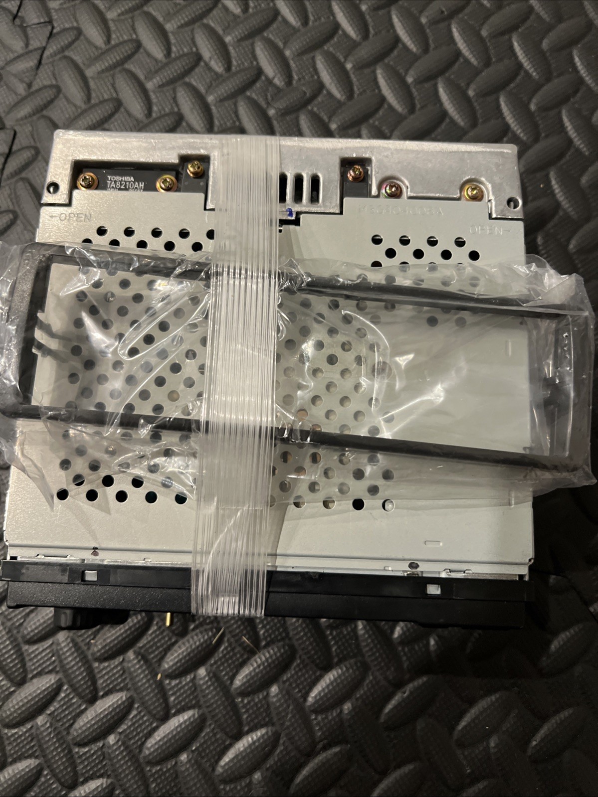 Subaru 86201AC070 FM/AM Cassette Tape 80W Toshiba TA8210AH Stereo Japan Radio