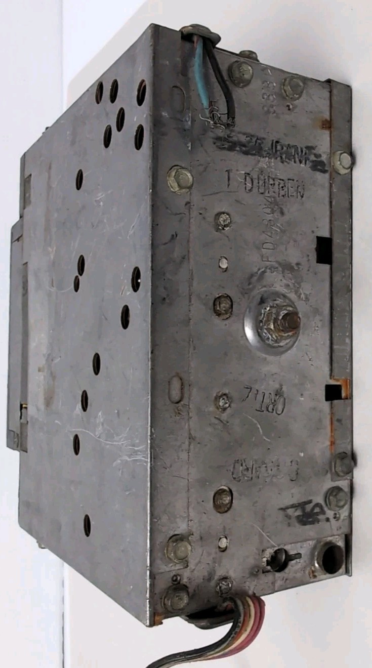 Ford AM/FM Quadrasonic 8-Track Tape Radio D8AF-19A188-AA Sold As Is Not Tested