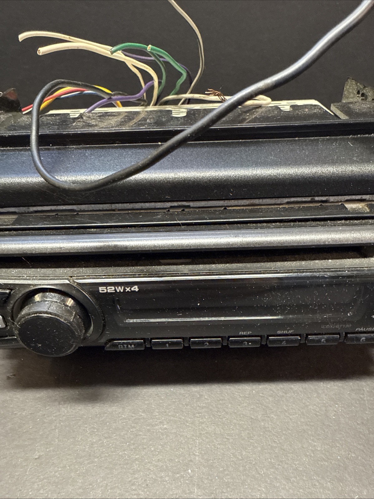 Sony 52wx4 AM/FM Compact Disc Player Car Stereo CDX-GT130 Untested