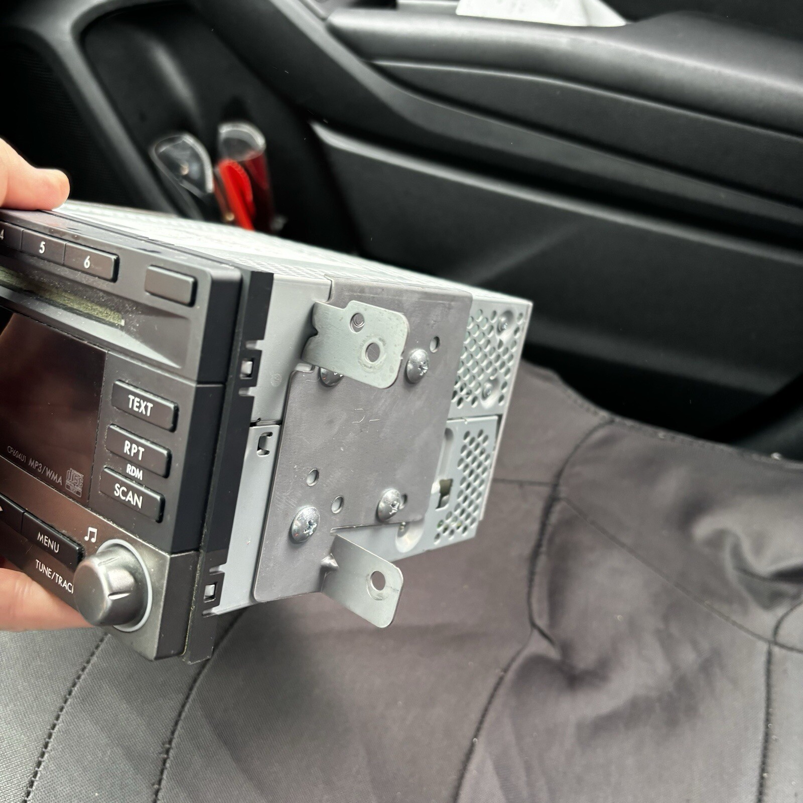Subaru Clarion Radio Stereo CD Player – 86201SC601 PF-2982B-B