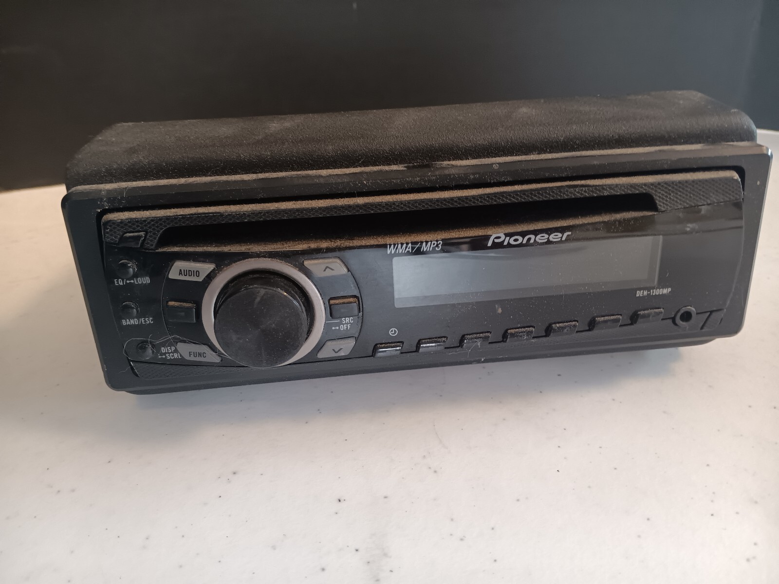 Pioneer DEH-1300 Car Stereo System 45W x 4, Equalizer – Not Tested Parts Only