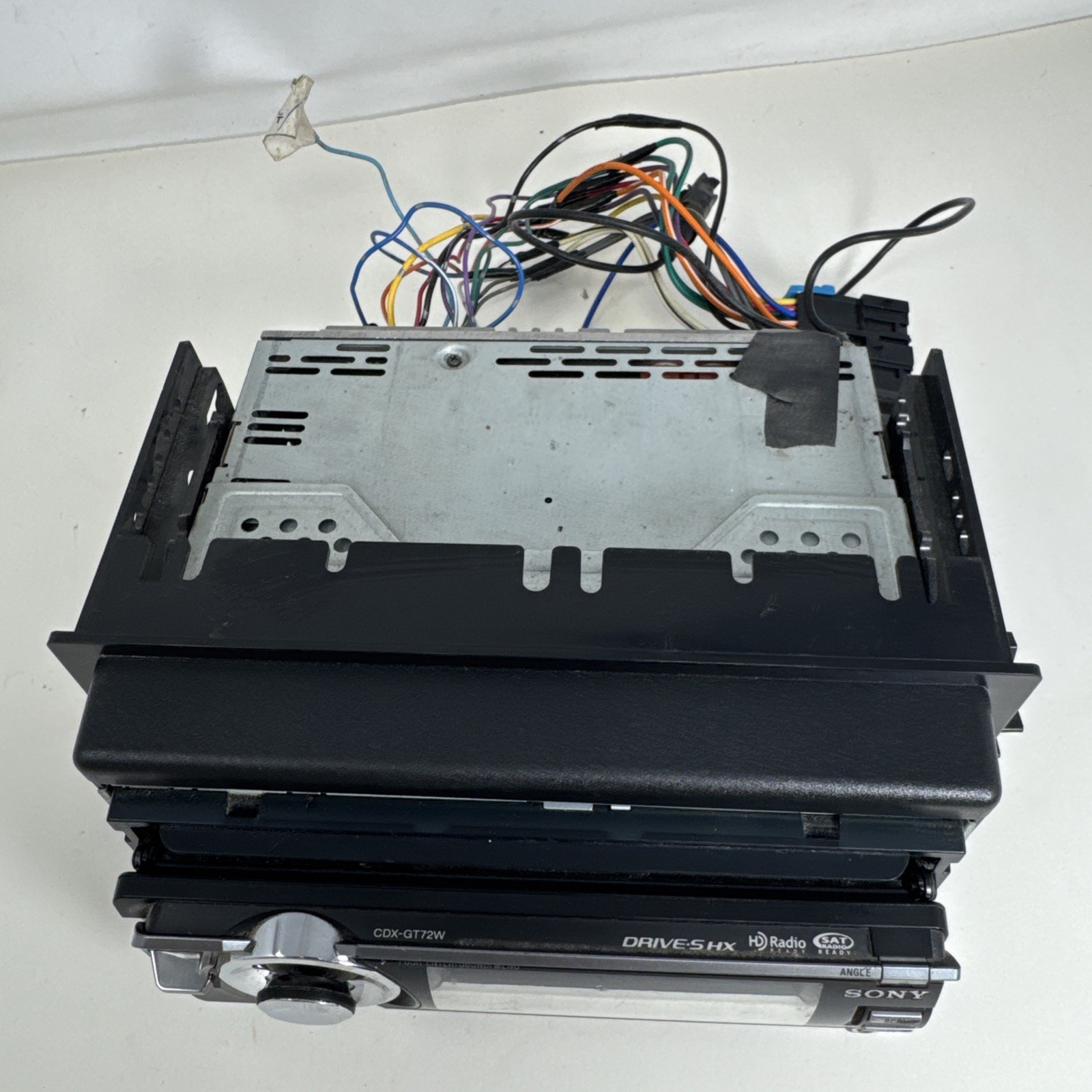 SONY CDX-GT72W w/ Head Unit And Cables Graphics