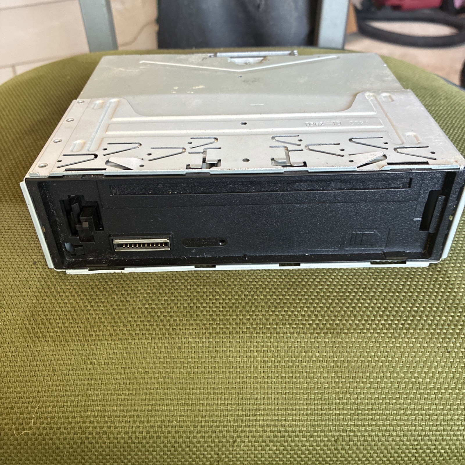 JVC KD-R370 Head Unit WMA MP3 Removable Face CD Untested
