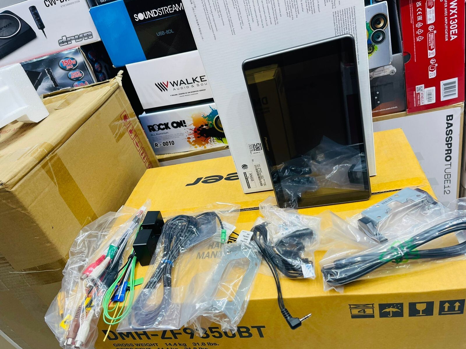 Pioneer DMH-ZF9350BT 9″ HD Floating AV Receiver Wireless Apple CarPlay Android