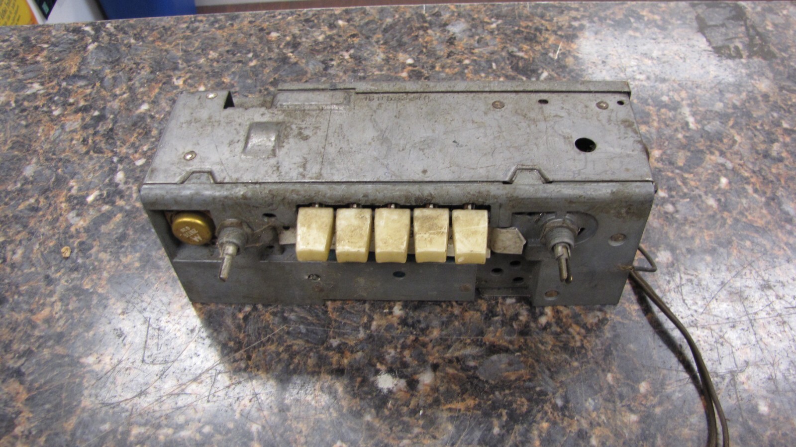 Vintage 1960-1961 Mopar 109 Car Radio – BN66